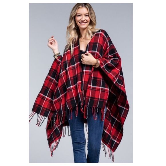 Sweaters - 🧣Soft red plaid ruana cloak with fringe 🧣